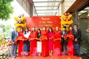 le khai truong van phong bds queenland 659ea60a90a4d