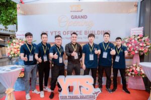minh vuong m4u den chuc mung yts khai truong tai ha noi 659e9b227676a