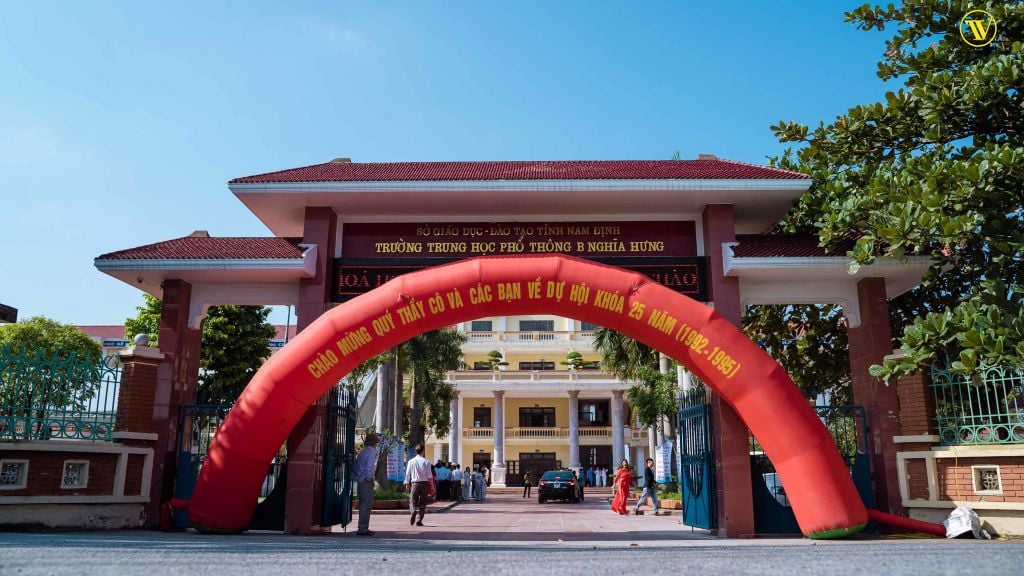 NHẬT THỦY CÙNG LÂM BẢO NGỌC TRỞ VỀ HỘI KHÓA THPT B NGHĨA HƯNG 32 nhat thuy cung lam bao ngoc tro ve hoi khoa thpt b nghia hung 659e9b0c0e173