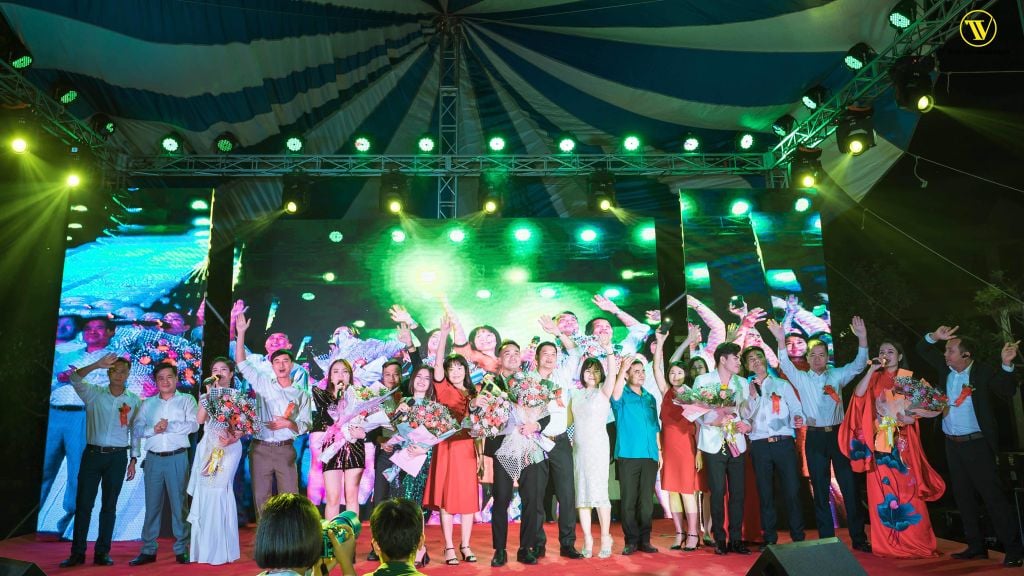 NHẬT THỦY CÙNG LÂM BẢO NGỌC TRỞ VỀ HỘI KHÓA THPT B NGHĨA HƯNG 45 nhat thuy cung lam bao ngoc tro ve hoi khoa thpt b nghia hung 659e9b16290d9