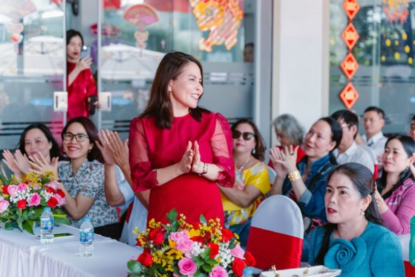 KHAI TRUONG VP CONG CHUNG NGUYEN THI THAO 11