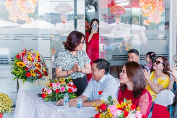 KHAI TRUONG VP CONG CHUNG NGUYEN THI THAO 12