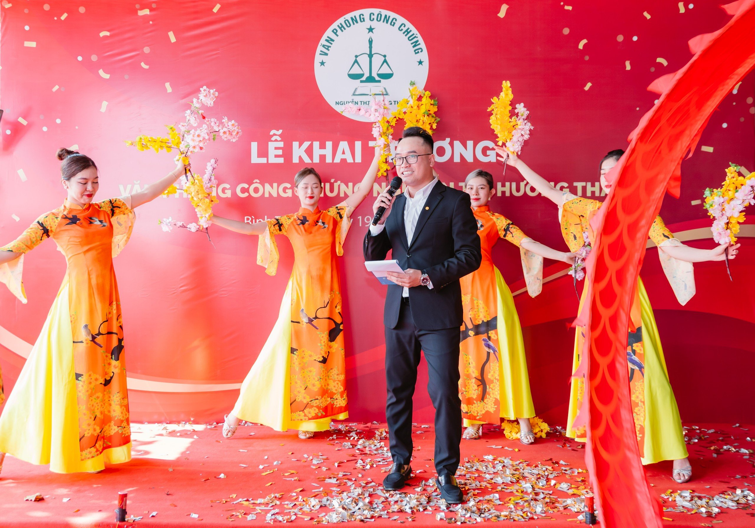 Kịch bản tổ chức lễ khai trương chi tiết hiệu quả 10 KHAI TRUONG VP CONG CHUNG NGUYEN THI THAO 23