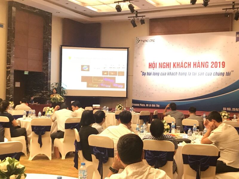 Chân dung bài phát biểu cảm ơn khách hàng thành công tại hội nghị? 4 Chọn người phát biểu hợp lý