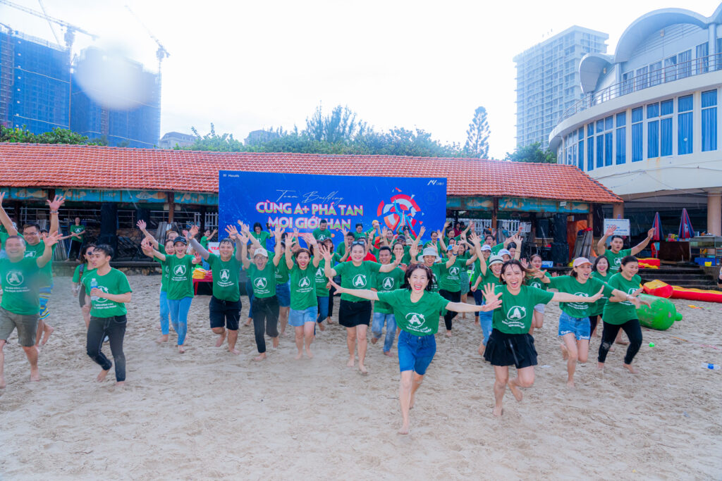Tổ Chức Team Building Bãi Biển: Kịch Bản và Địa Điểm 2 team building bai bien 2