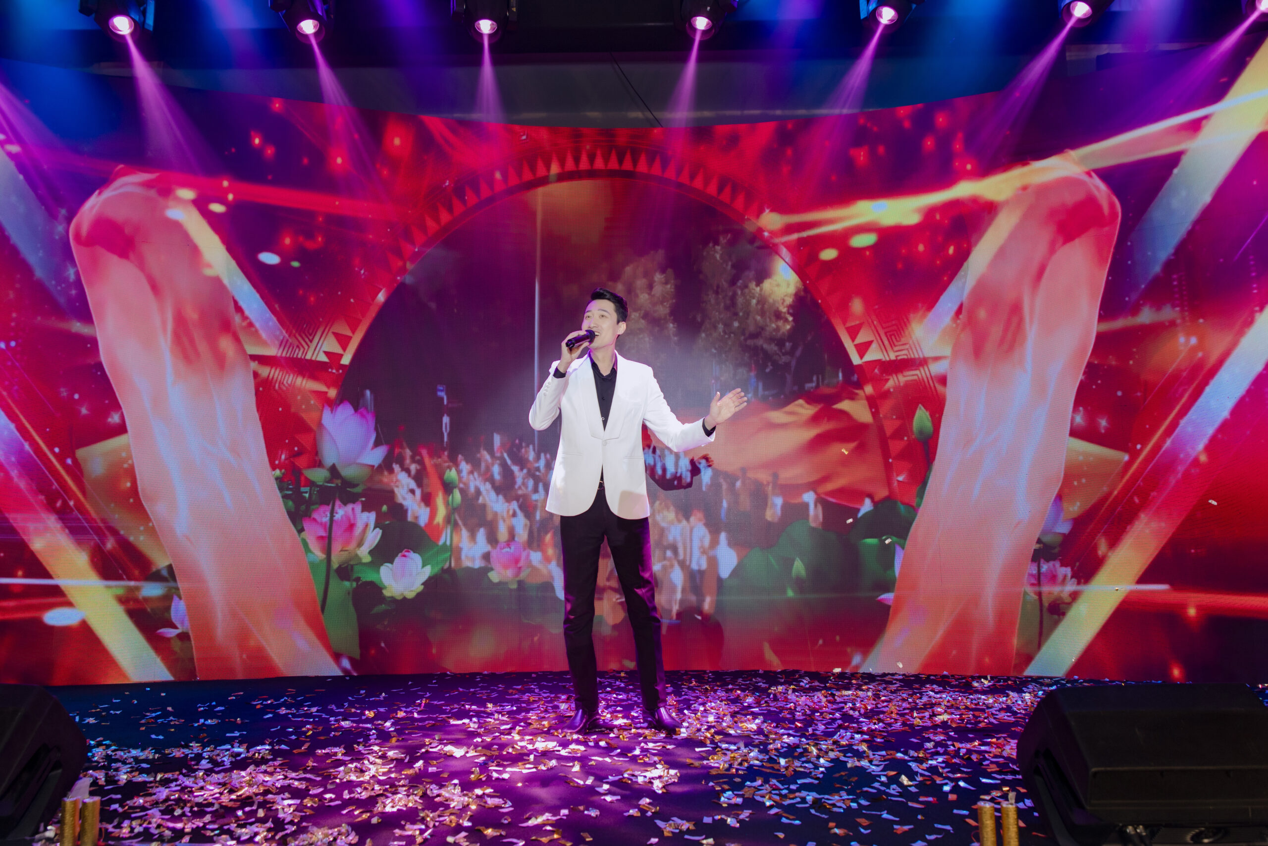 Tổng hợp các trò chơi trong tiệc tất niên công ty 2 IMG 4735 scaled