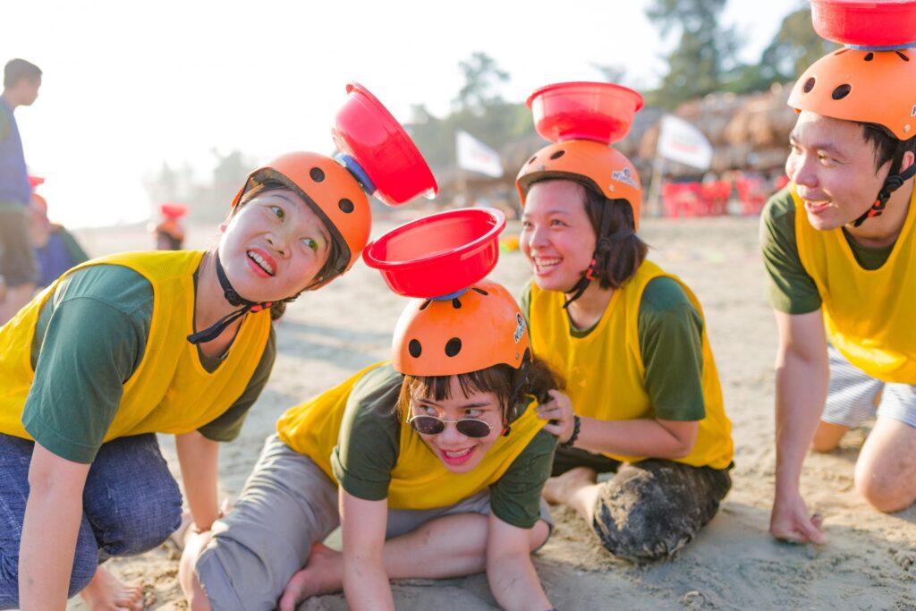 Những trò chơi team building bãi biển siêu hay hấp dẫn nhất mùa hè 2024 10 team building mua he 28