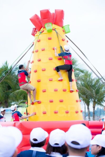 Tổ chức Teambuilding bãi biển Thái Bình kết hợp gala dinner ấn tượng 9 Tổ chức Teambuilding bãi biển Thái Bình