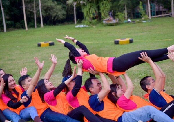Cho Thuê Dụng Cụ Tổ Chức Teambuilding Ở Biển Nha Trang
