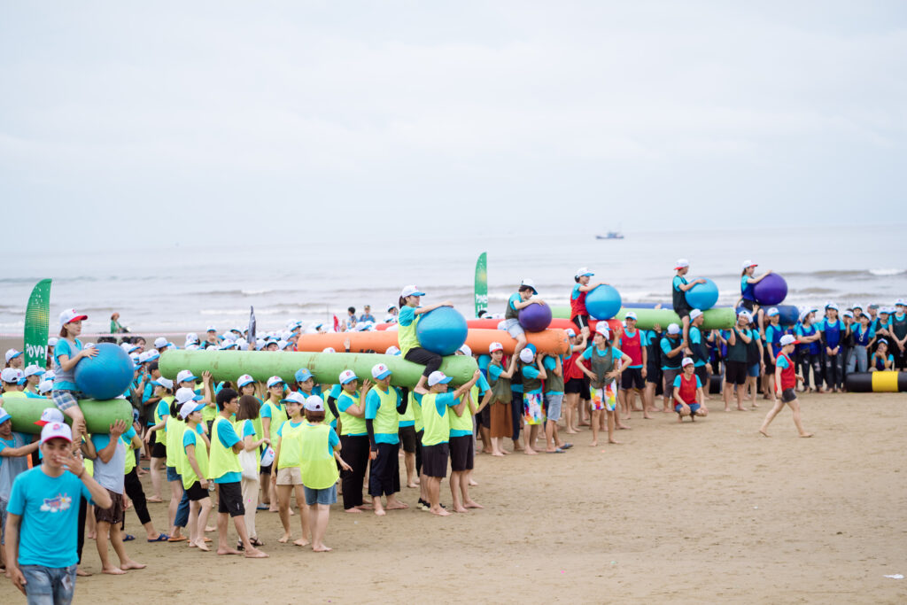 Những trò chơi team building bãi biển siêu hay hấp dẫn nhất mùa hè 2024 4 cac tro choi team building