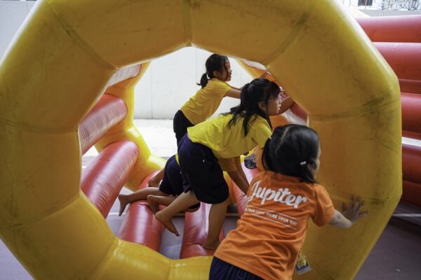 Tổ chức Teambuilding bãi biển Quảng Ninh