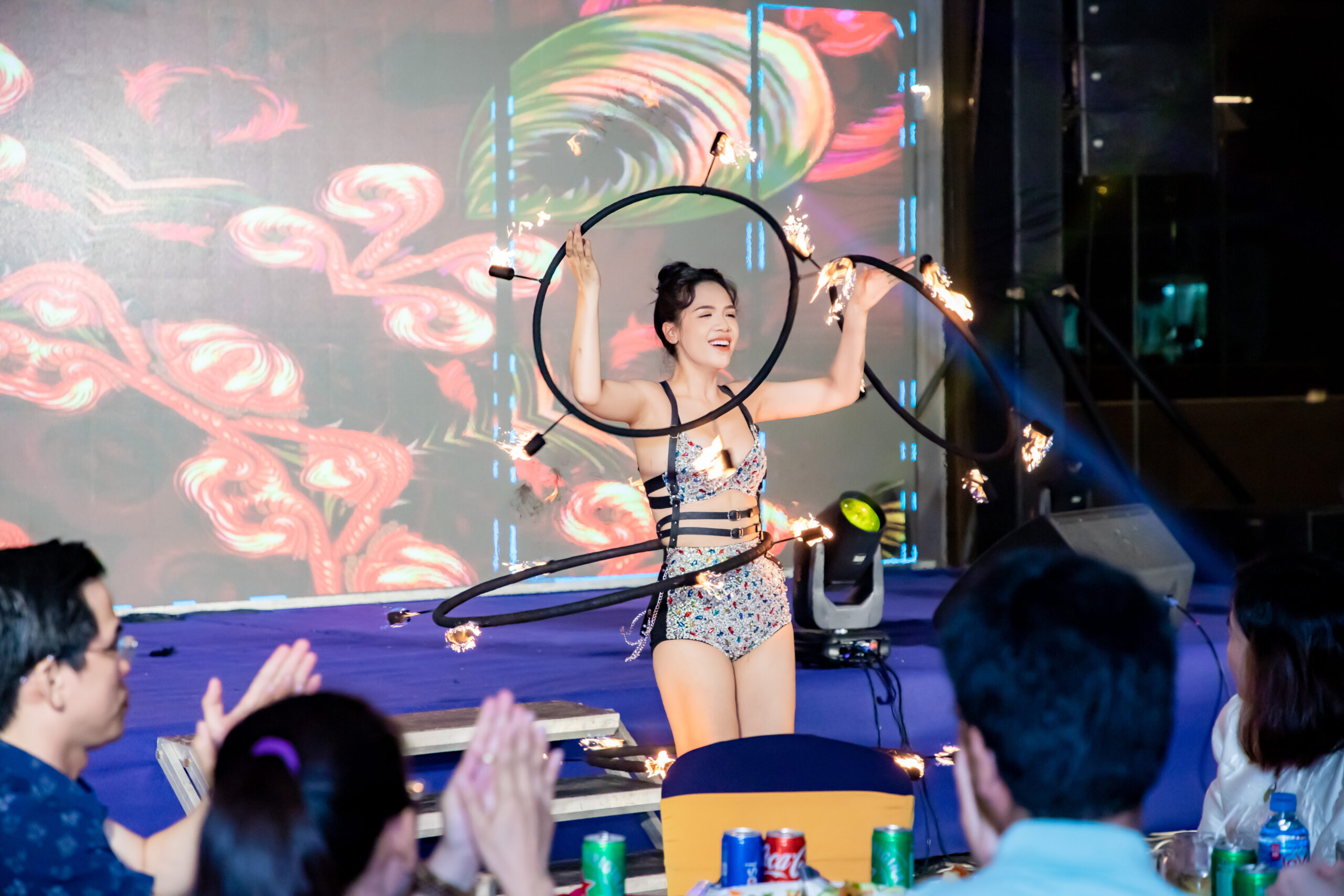 Dịch vụ cho thuê chú hề ảo thuật gia sự kiện 9 cho thue ao thuat gia 2 scaled