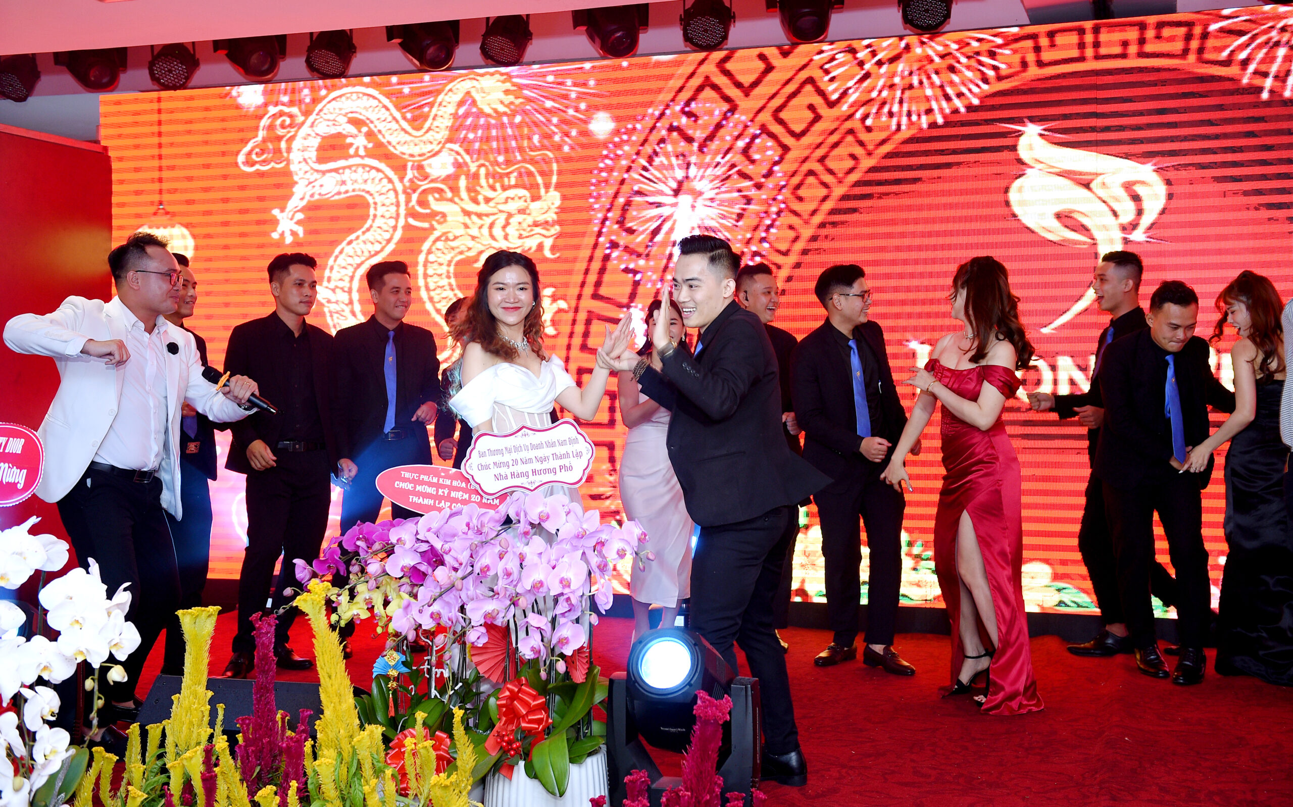 Tổng hợp các trò chơi trong tiệc tất niên công ty 6 tiec tat nien 2 scaled