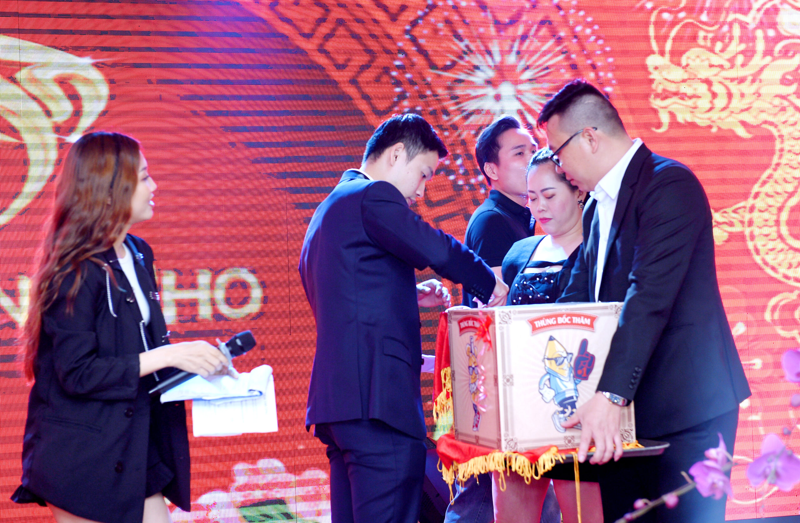 Tổng hợp các trò chơi trong tiệc tất niên công ty 11 tiec tat nien 3 1 scaled