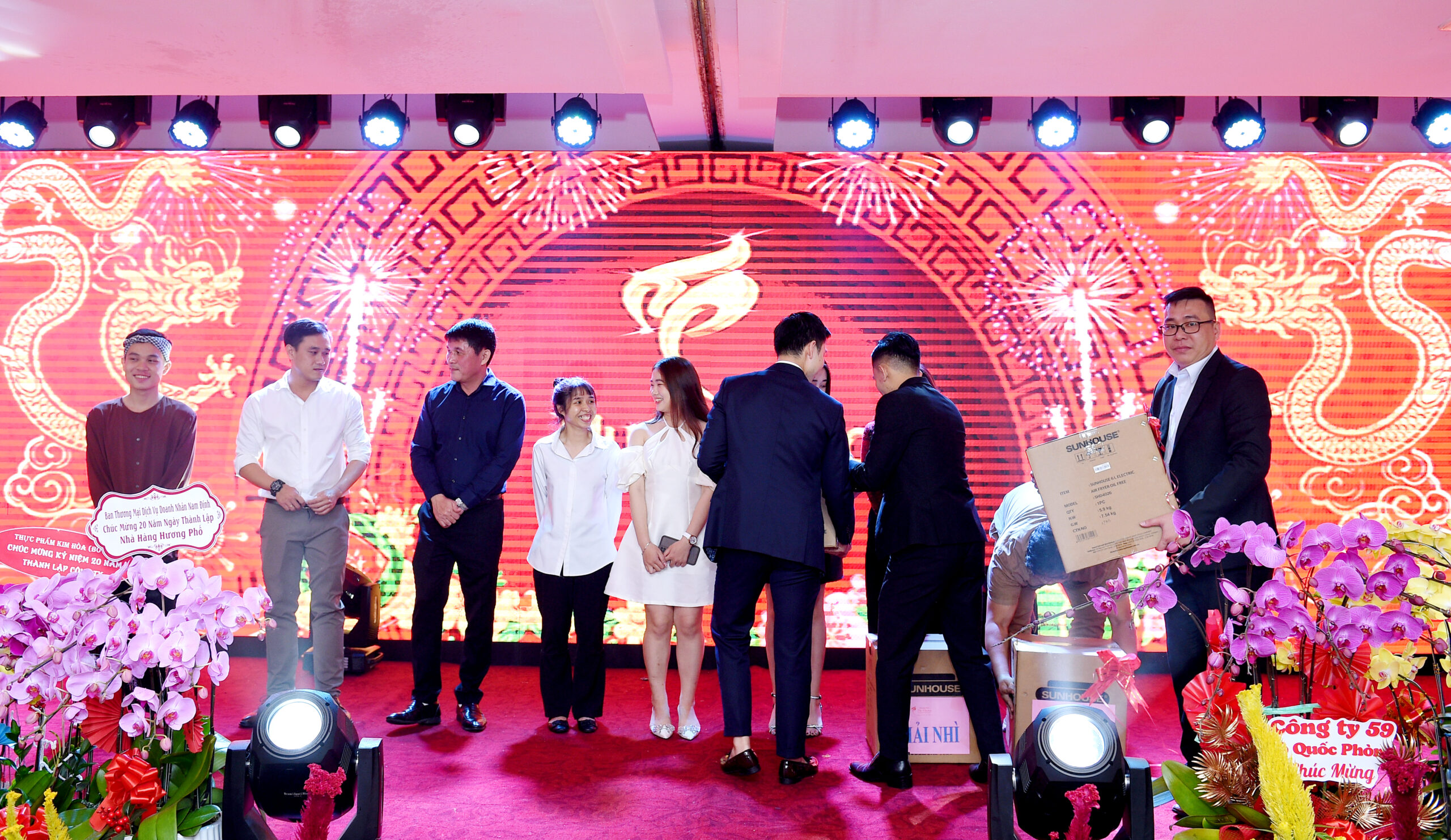 Tổng hợp các trò chơi trong tiệc tất niên công ty 8 tiec tat nien 4 scaled