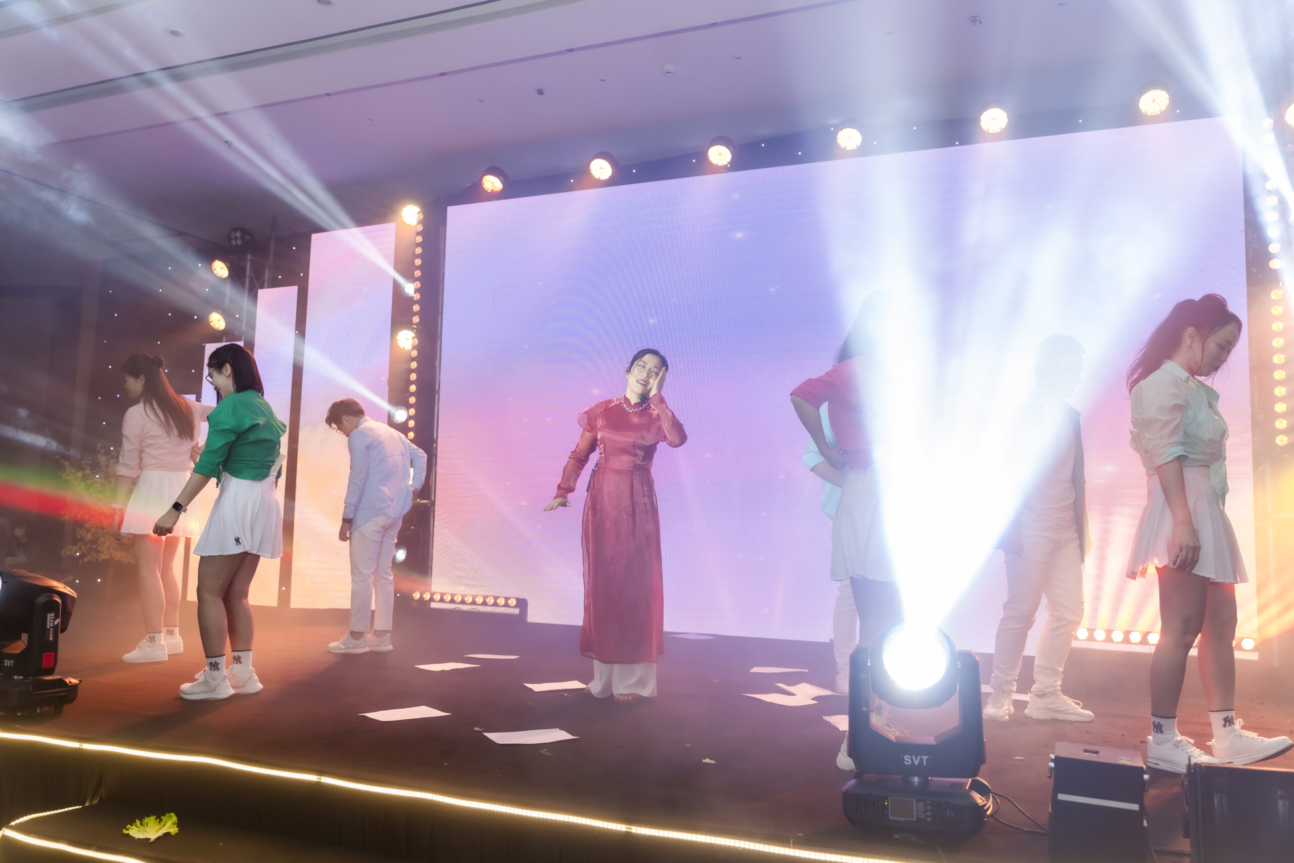 Quy trình tổ chức tiệc tất niên: Hướng dẫn chi tiết cho sự kiện thành công 3 tiec tat nien cuoi nam 2 scaled