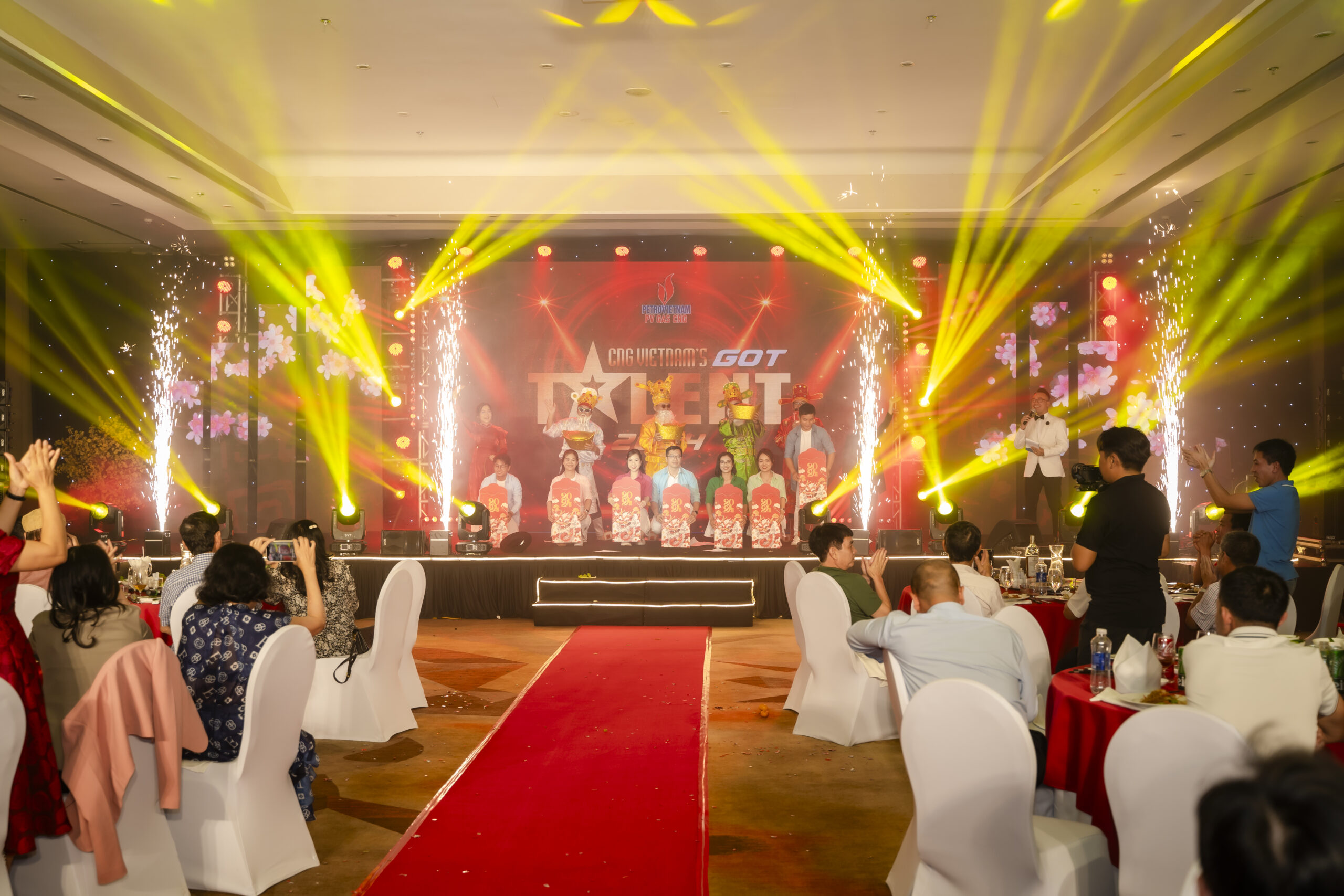 Quy trình tổ chức tiệc tất niên: Hướng dẫn chi tiết cho sự kiện thành công 5 tiec tat nien cuoi nam 5 scaled