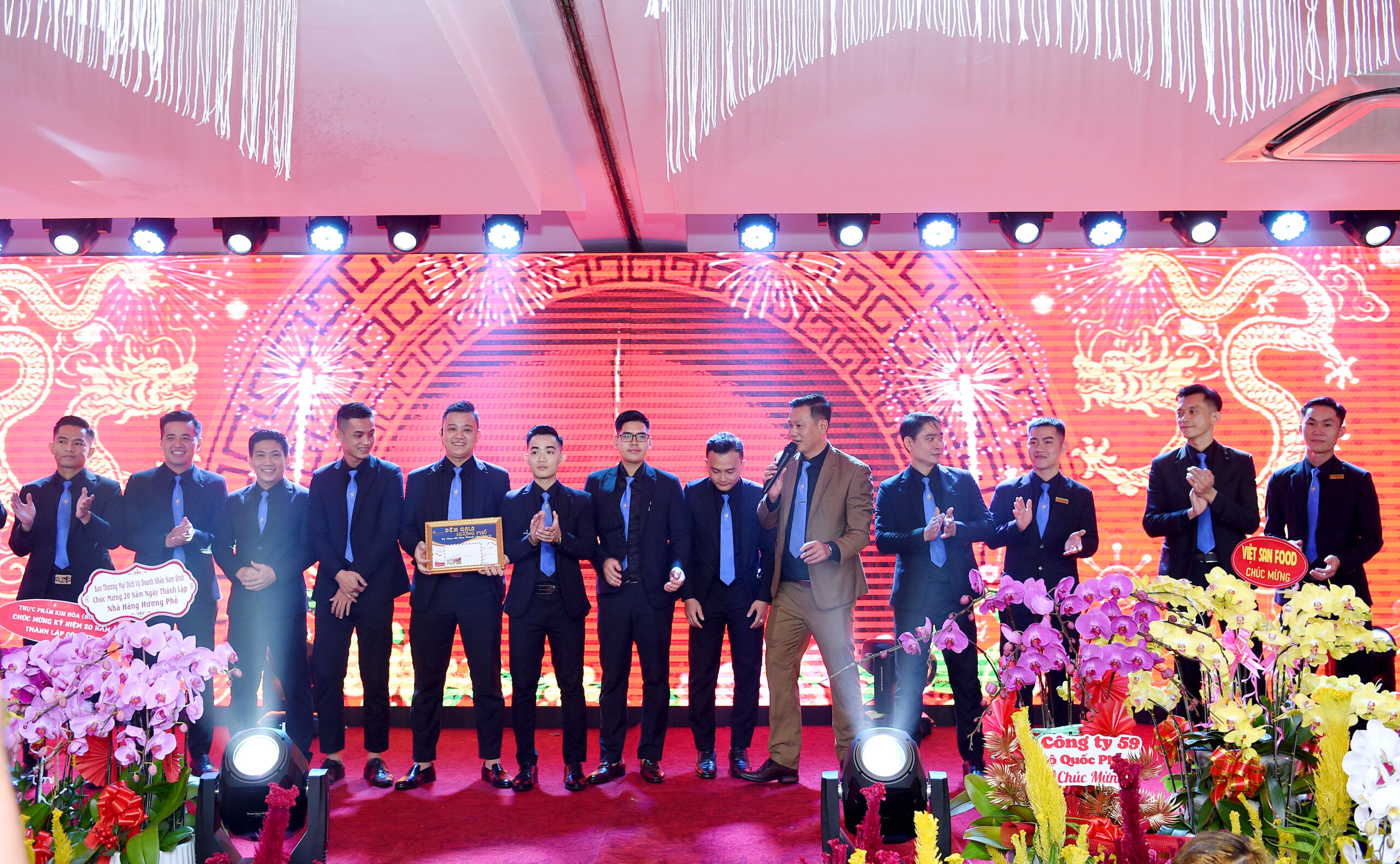 Tổng hợp các trò chơi trong tiệc tất niên công ty 12 to chuc tiec tat nien 1 scaled