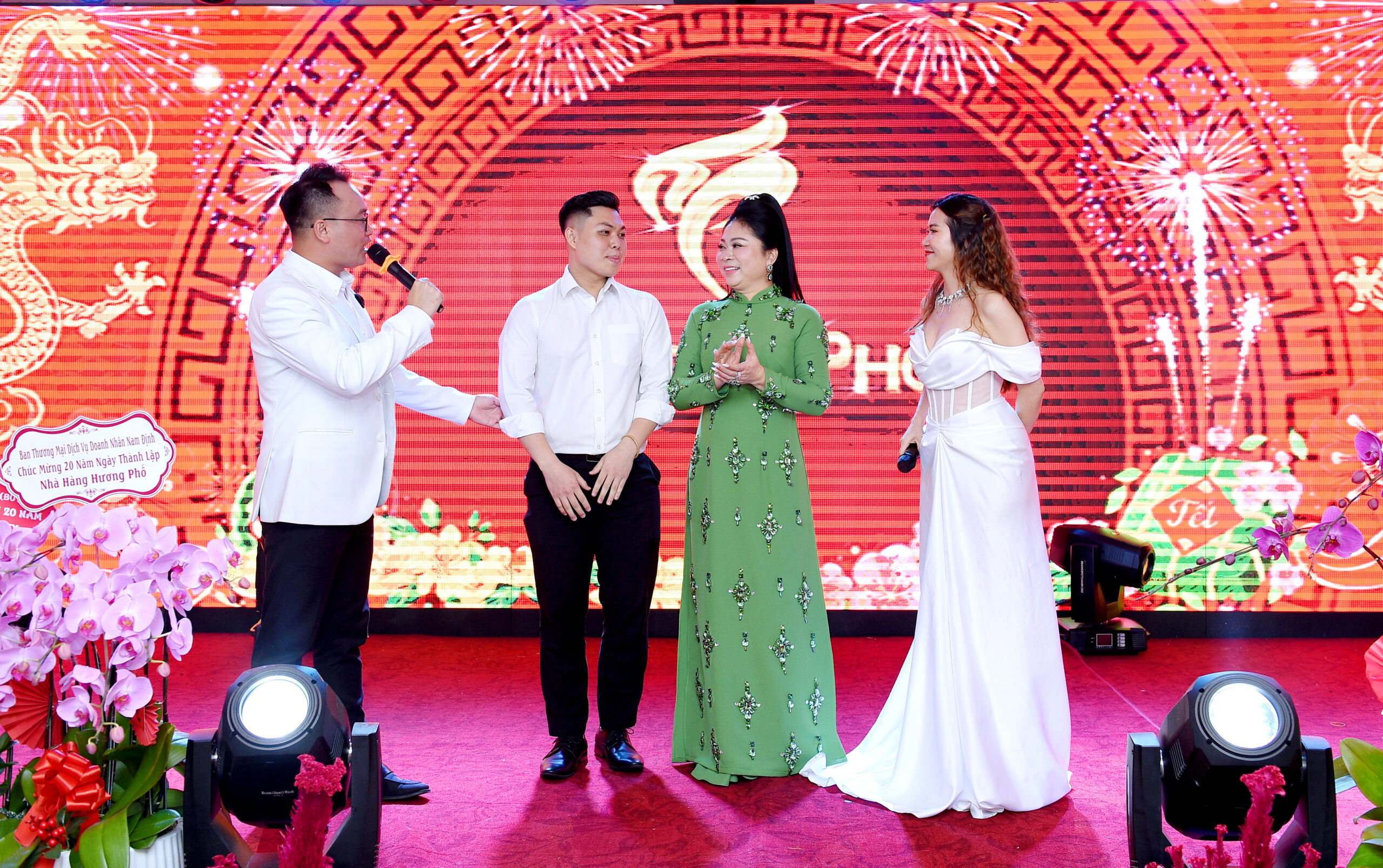 to chuc tiec tat nien 2 scaled