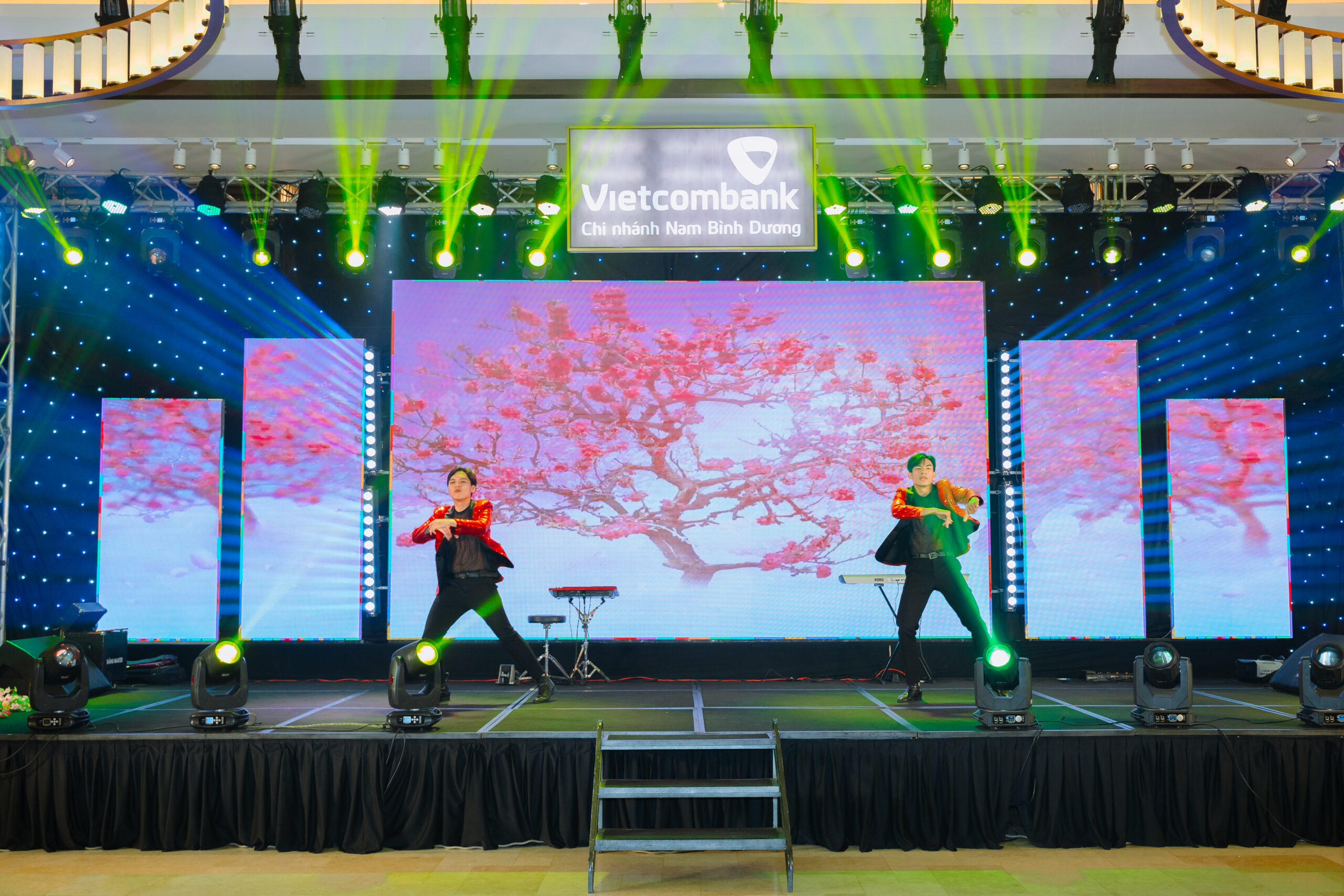 Quy trình tổ chức tiệc tất niên: Hướng dẫn chi tiết cho sự kiện thành công 9 to chuc tiec tat nien cuoi nam scaled