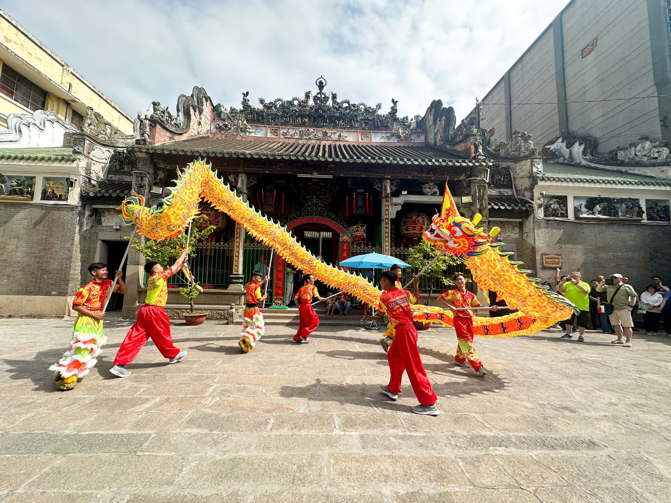 Báo giá dịch vụ múa lân sư rồng khai trương tại TV Media & Event 12 mua lan su rong khai truong 16