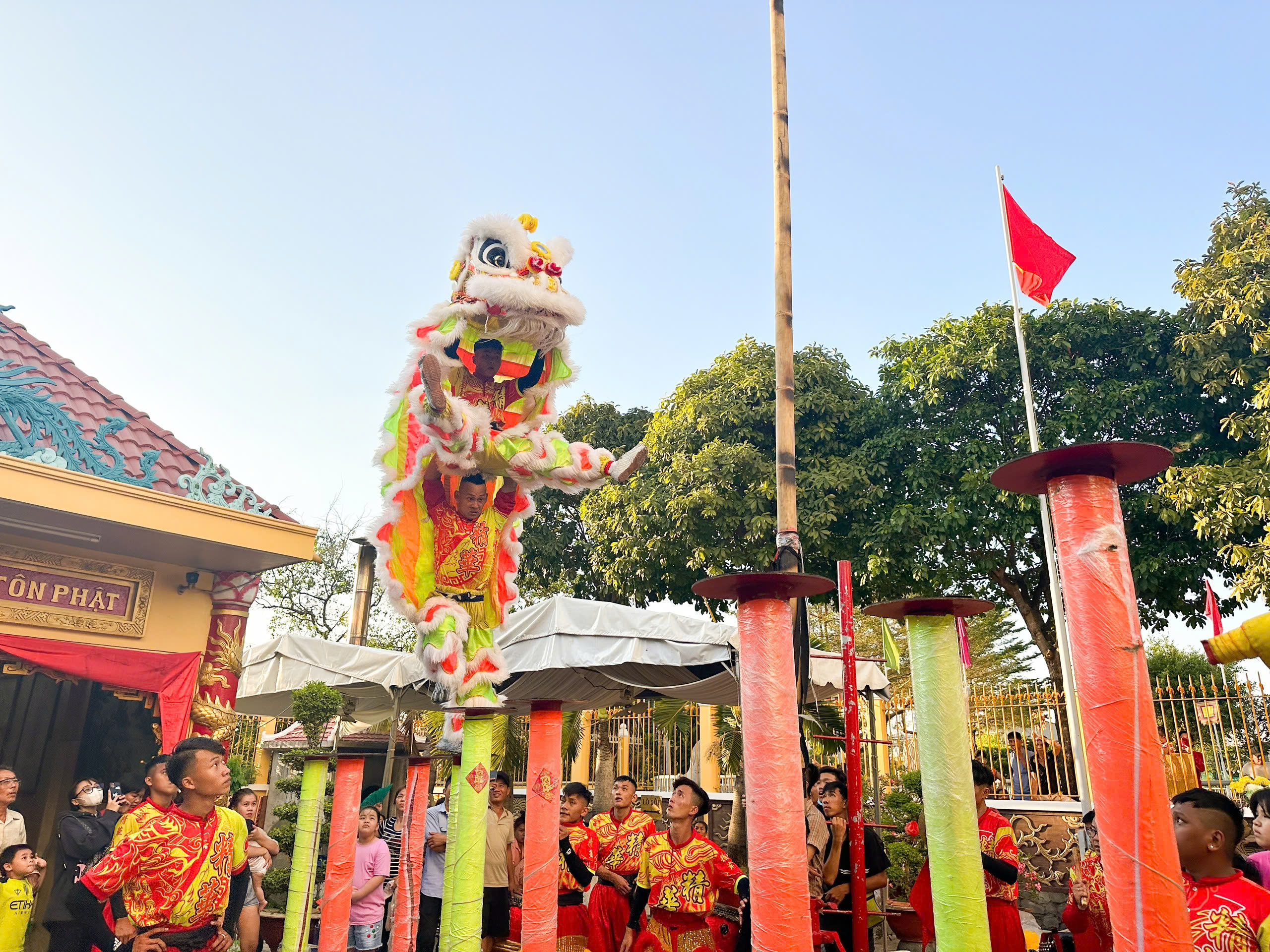 Báo giá dịch vụ múa lân sư rồng khai trương tại TV Media & Event 8 mua lan su rong khai truong 7