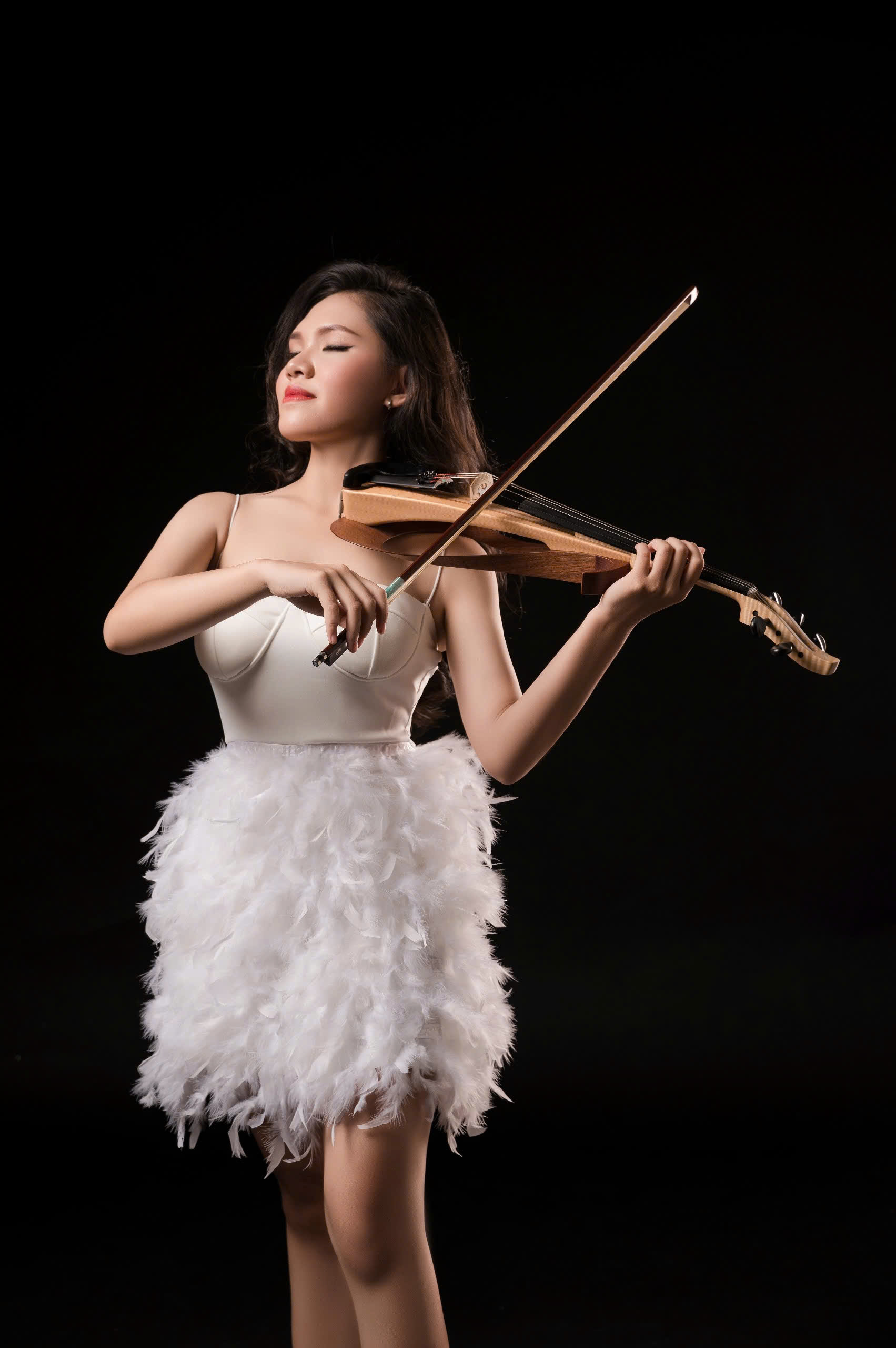 Cung cấp nhân sự sự kiện chuyên nghiệp giá rẻ tại Thành Phố Hồ Chí Minh 8 violin1